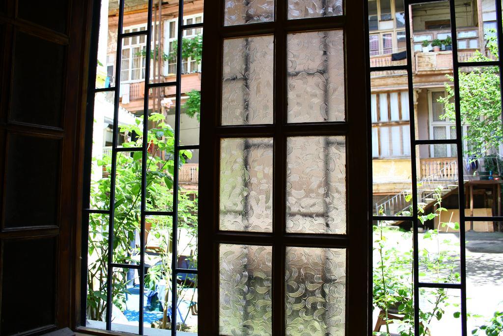 Backpackers Hostel Тбилиси Экстерьер фото